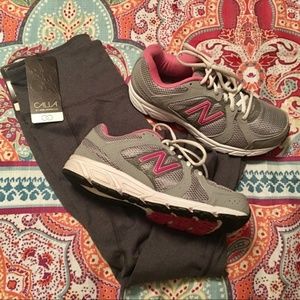 New Balance Gray and Pink Sneaks Wide Width